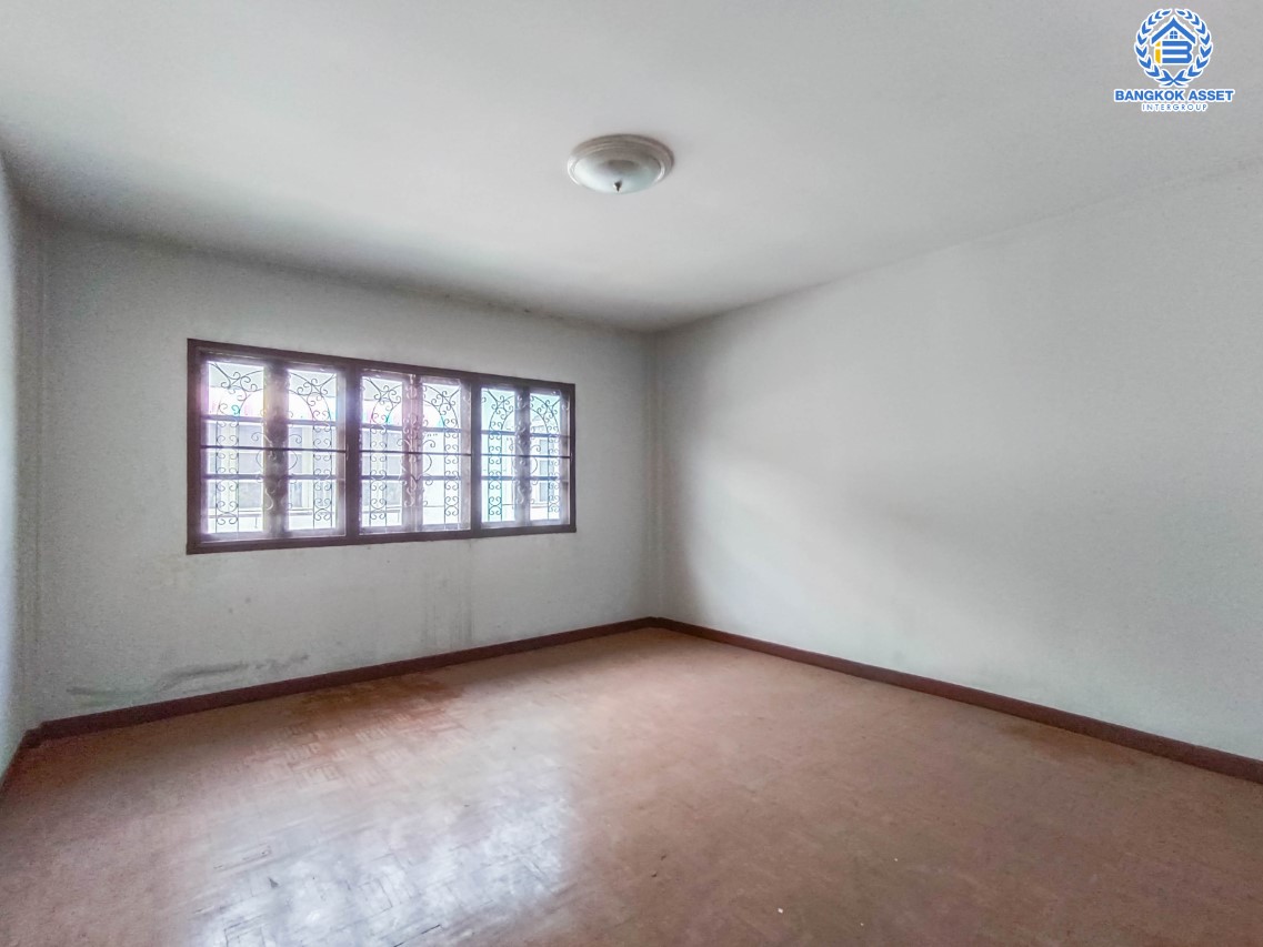 ทาวน์เฮ้าส์มือสอง นนทบุรี ม.กานต์มณี บางกรวย-ไทรน้อย เนื้อที่กว้าง 18 ตร.ว. ภายในสภาพดี พร้อมเข้าอยู่ โครงการเงียบสงบมีความเป็นส่วนตัว ฟังก์ชัน 2 ห้องนอน 2 ห้องน้ำ จอดรถได้ 1 คัน บ้านพร้อมอยู่ ตั้งบนทำเลเดินทางสะดวก เชื่อมต่อถนนบ้านกล้วย-ไทรน้อย และ ถนนบางกรวย-ไทรน้อย จองด่วน!